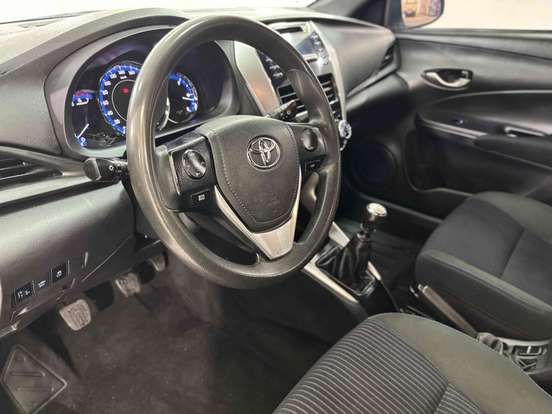 TOYOTA-YARIS-2019