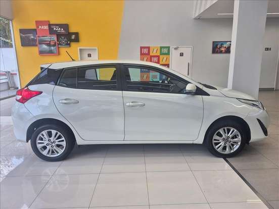 TOYOTA-YARIS-2018