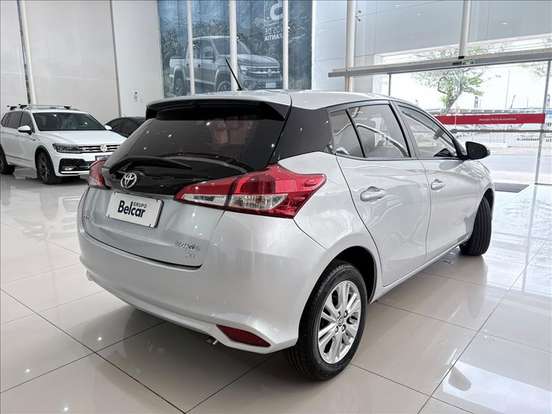 TOYOTA-YARIS-2018
