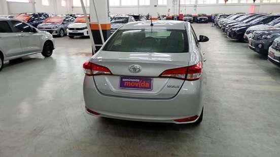 TOYOTA-YARIS-2024