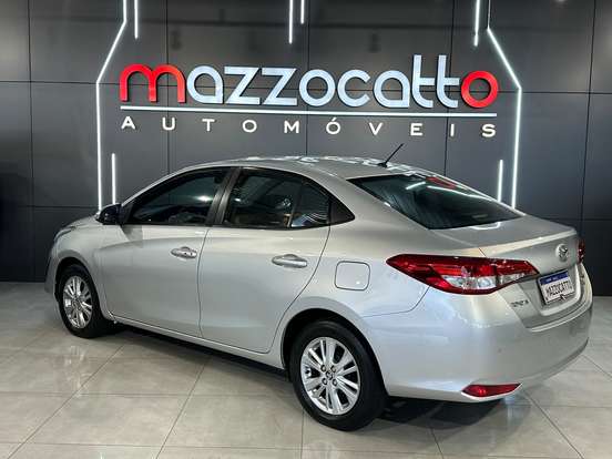 TOYOTA-YARIS-2019