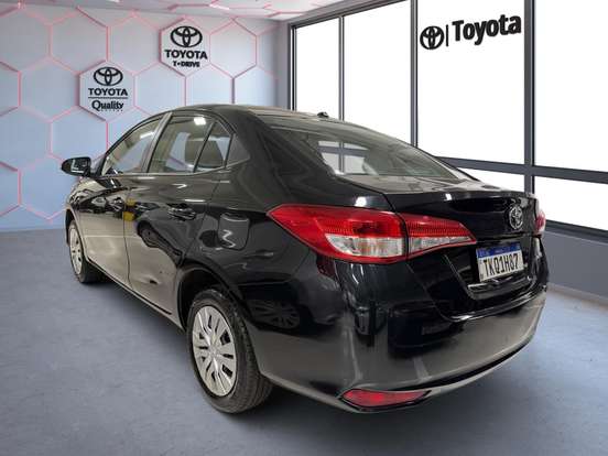 TOYOTA-YARIS-2024