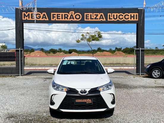 TOYOTA-YARIS-2024