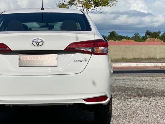 TOYOTA-YARIS-2024