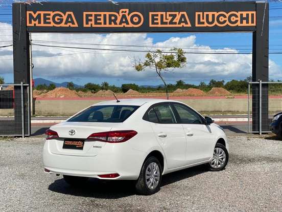 TOYOTA-YARIS-2024