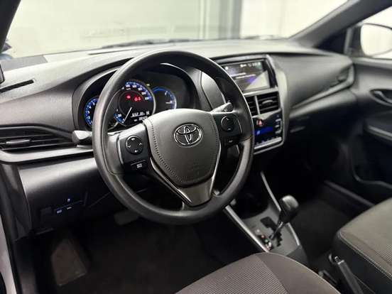 TOYOTA-YARIS-2024