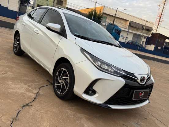 TOYOTA-YARIS-2024
