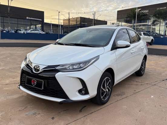 TOYOTA-YARIS-2024