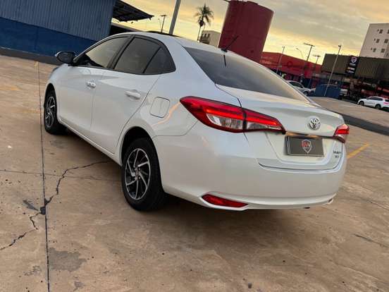 TOYOTA-YARIS-2024