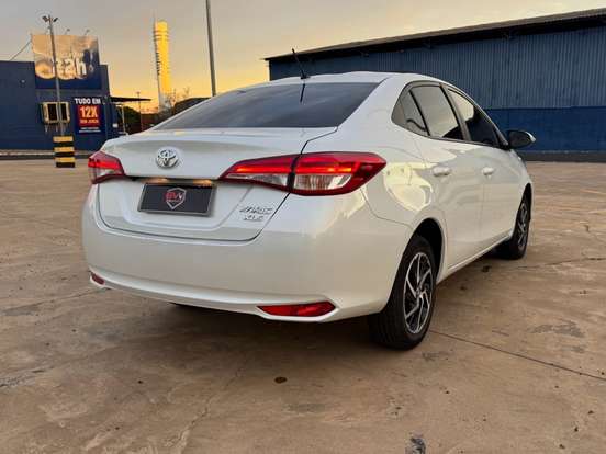 TOYOTA-YARIS-2024