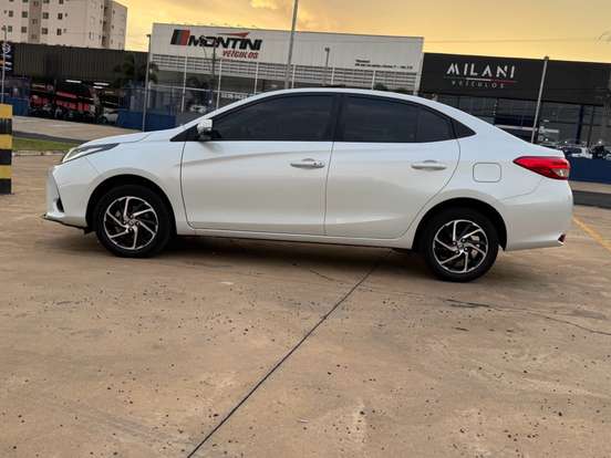TOYOTA-YARIS-2024