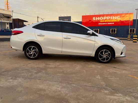 TOYOTA-YARIS-2024