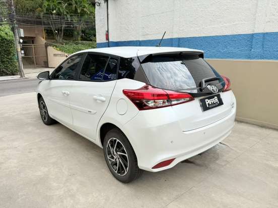 TOYOTA-YARIS-2024