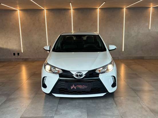 TOYOTA-YARIS-2022