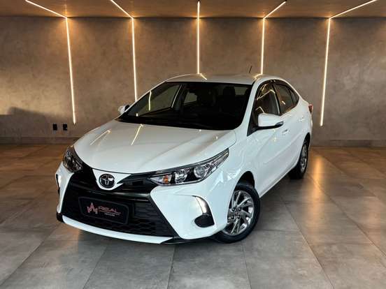 TOYOTA-YARIS-2022