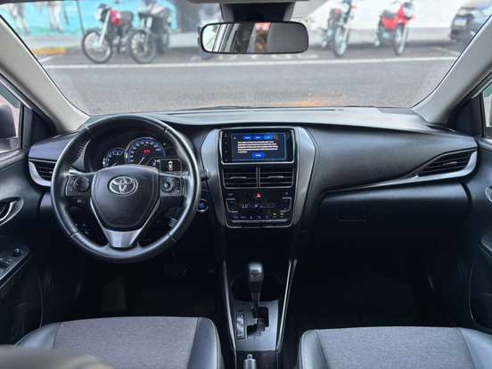 TOYOTA-YARIS-2022