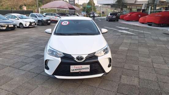 TOYOTA-YARIS-2024