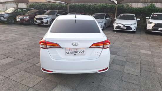 TOYOTA-YARIS-2024