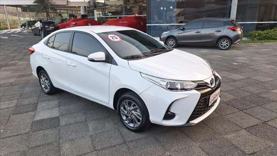 TOYOTA-YARIS-2024