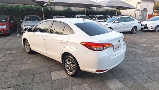 TOYOTA-YARIS-2024