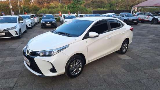TOYOTA-YARIS-2024