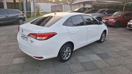 TOYOTA-YARIS-2024