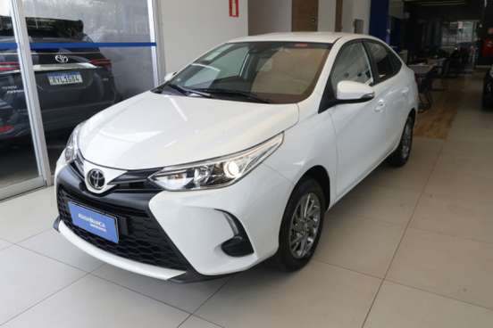 TOYOTA-YARIS-2024