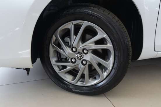 TOYOTA-YARIS-2024