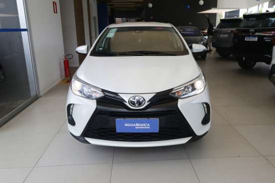 TOYOTA-YARIS-2024