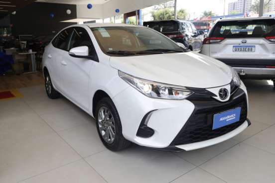 TOYOTA-YARIS-2024