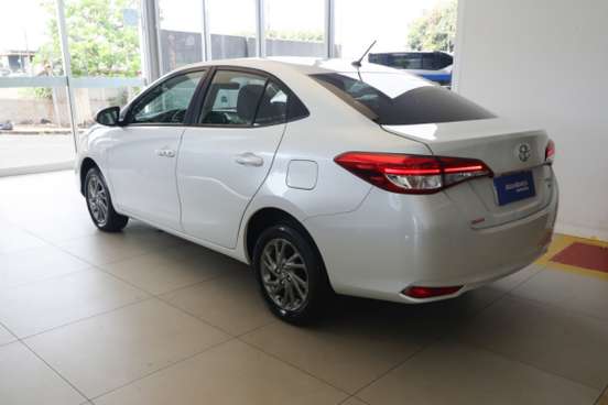 TOYOTA-YARIS-2024