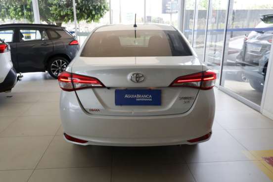 TOYOTA-YARIS-2024