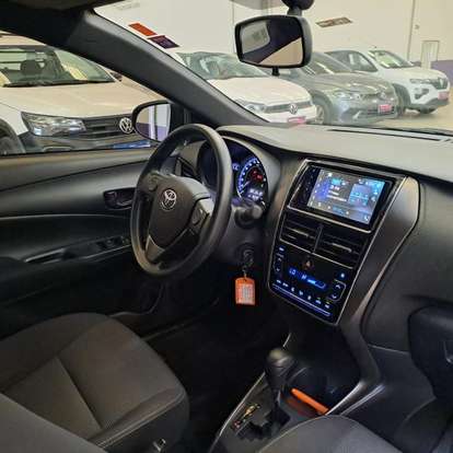TOYOTA-YARIS-2024