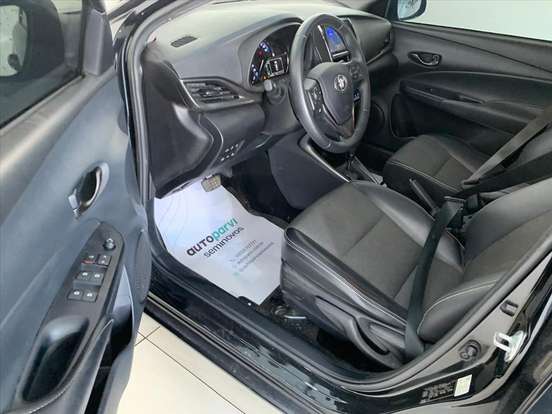 TOYOTA-YARIS-2022