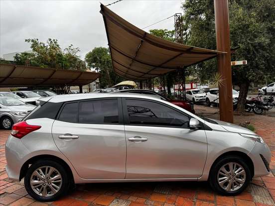 TOYOTA-YARIS-2021