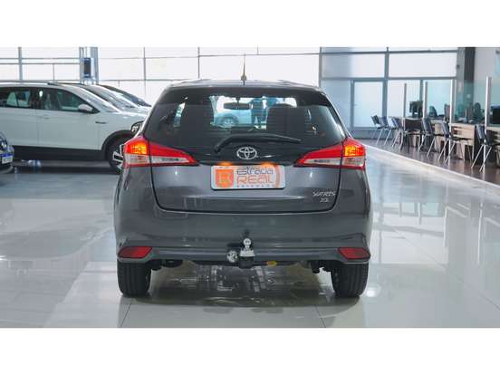 TOYOTA-YARIS-2021