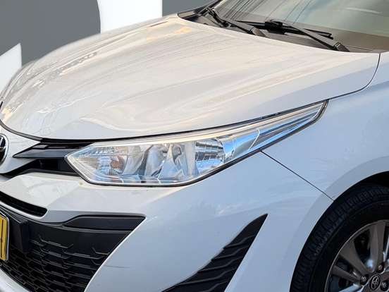 TOYOTA-YARIS-2021
