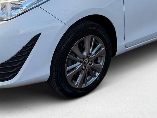 TOYOTA-YARIS-2021