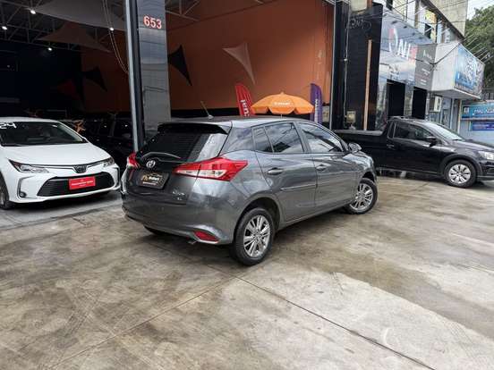 TOYOTA-YARIS-2021