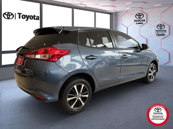 TOYOTA-YARIS-2021