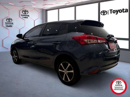 TOYOTA-YARIS-2021