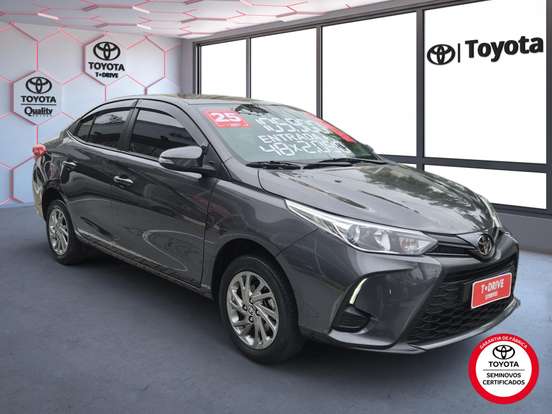 TOYOTA-YARIS-2024