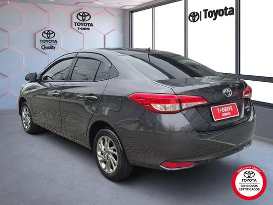 TOYOTA-YARIS-2024