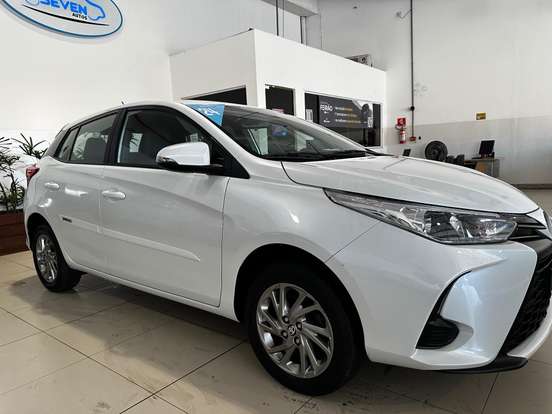 TOYOTA-YARIS-2023