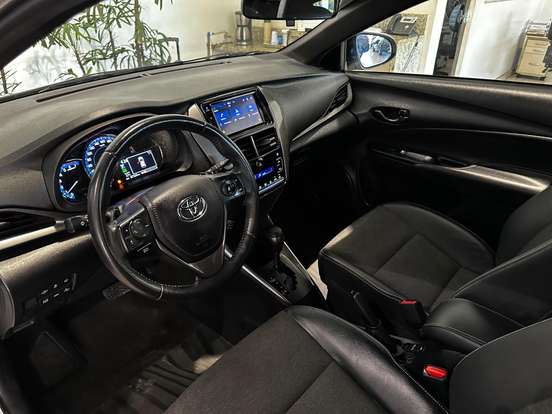 TOYOTA-YARIS-2023
