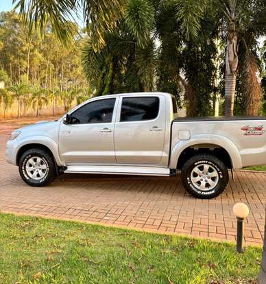 TOYOTA-HILUX-2014