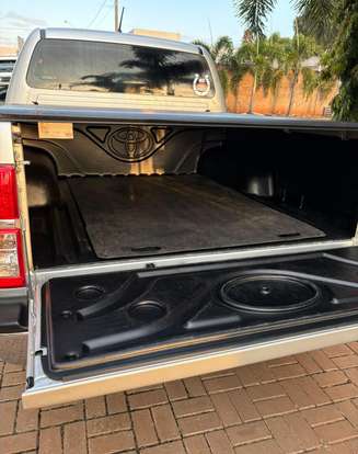 TOYOTA-HILUX-2014