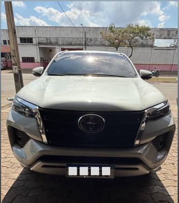 TOYOTA HILUX SW4 2.8 D-4D TURBO DIESEL SRX 7L 4X4 AUTOMÁTICO