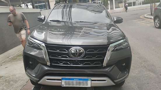 TOYOTA-HILUX SW4-2023