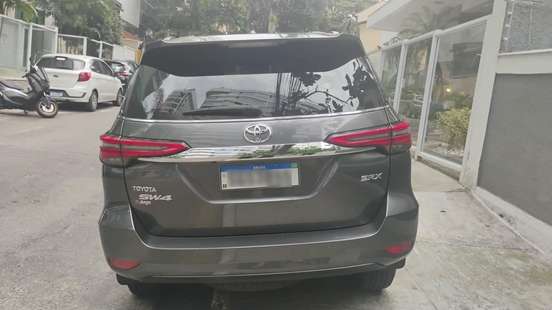 TOYOTA-HILUX SW4-2023